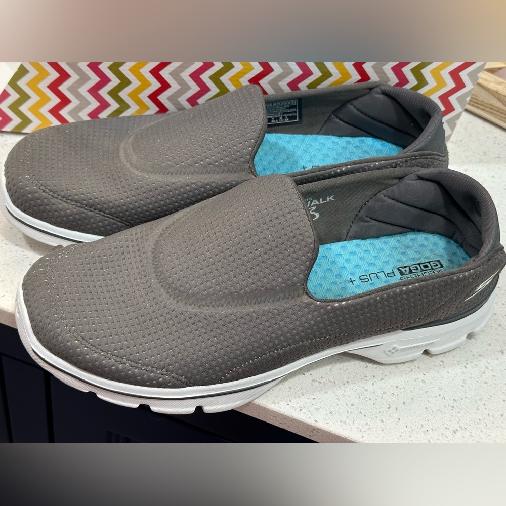 Skechers Go Walk 3 - size 9.5